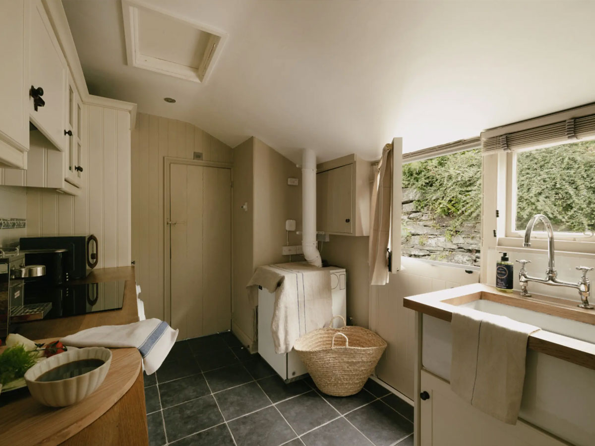 The Blue Cottage - bedroom